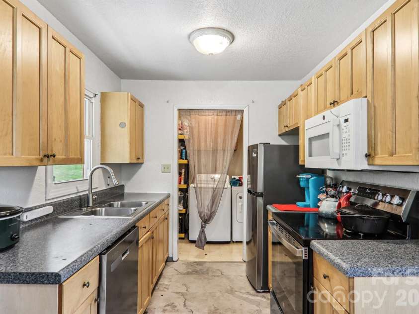 1 Camby Street, Asheville, NC 28801.  MLS# CAR4371645, YatesRealty ID 26990. 