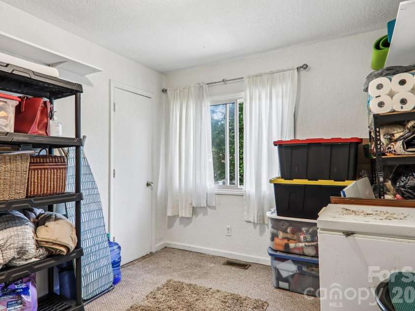 1 Camby Street, Asheville, NC 28801.  MLS# CAR4371645, YatesRealty ID 26990. 