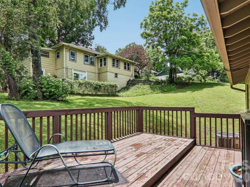 1 Camby Street, Asheville, NC 28801.  MLS# CAR4371645, YatesRealty ID 26990. 