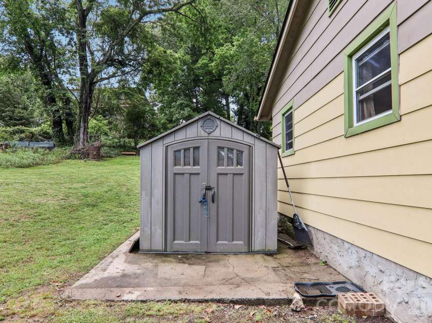 1 Camby Street, Asheville, NC 28801.  MLS# CAR4371645, YatesRealty ID 26990. 