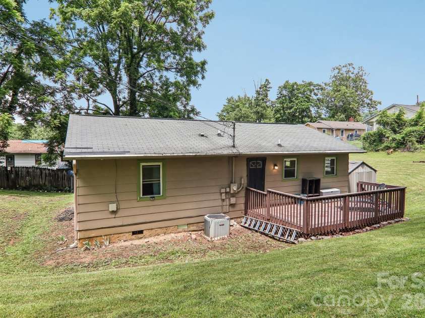 1 Camby Street, Asheville, NC 28801.  MLS# CAR4371645, YatesRealty ID 26990. 