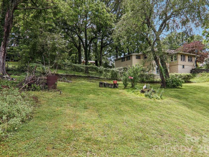 1 Camby Street, Asheville, NC 28801.  MLS# CAR4371645, YatesRealty ID 26990. 