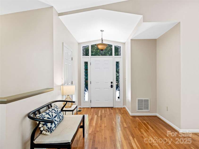 150 Sondley Parkway, Asheville, NC 28805.  MLS# CAR4280880, YatesRealty ID 26990. Entry Way