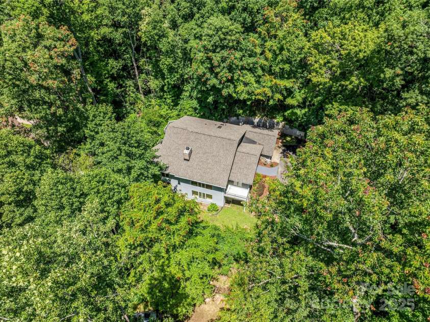 150 Sondley Parkway, Asheville, NC 28805.  MLS# CAR4280880, YatesRealty ID 26990. Surrounded by Nature