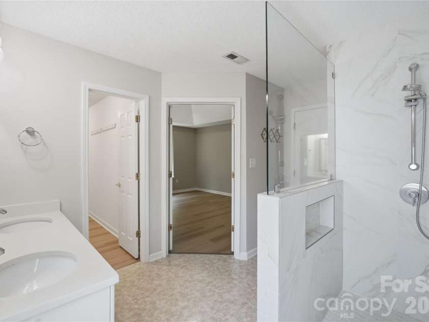 157 Lighthouse Road, Mount Holly, NC 28120.  MLS# CAR4379658, YatesRealty ID 26991. Primary bathroom 2