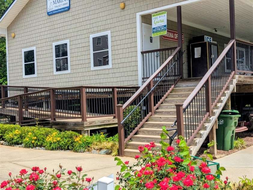 157 Lighthouse Road, Mount Holly, NC 28120.  MLS# CAR4379658, YatesRealty ID 26991. Trailrace Marina