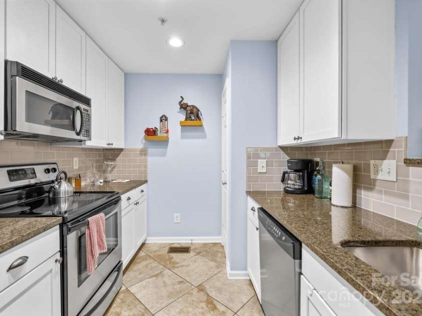 3721 Picasso Court, Charlotte, NC 28205.  MLS# CAR4281891, YatesRealty ID 26991. 