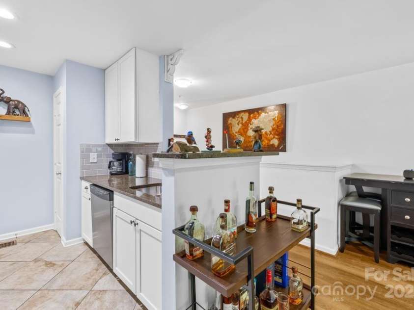 3721 Picasso Court, Charlotte, NC 28205.  MLS# CAR4281891, YatesRealty ID 26991. 