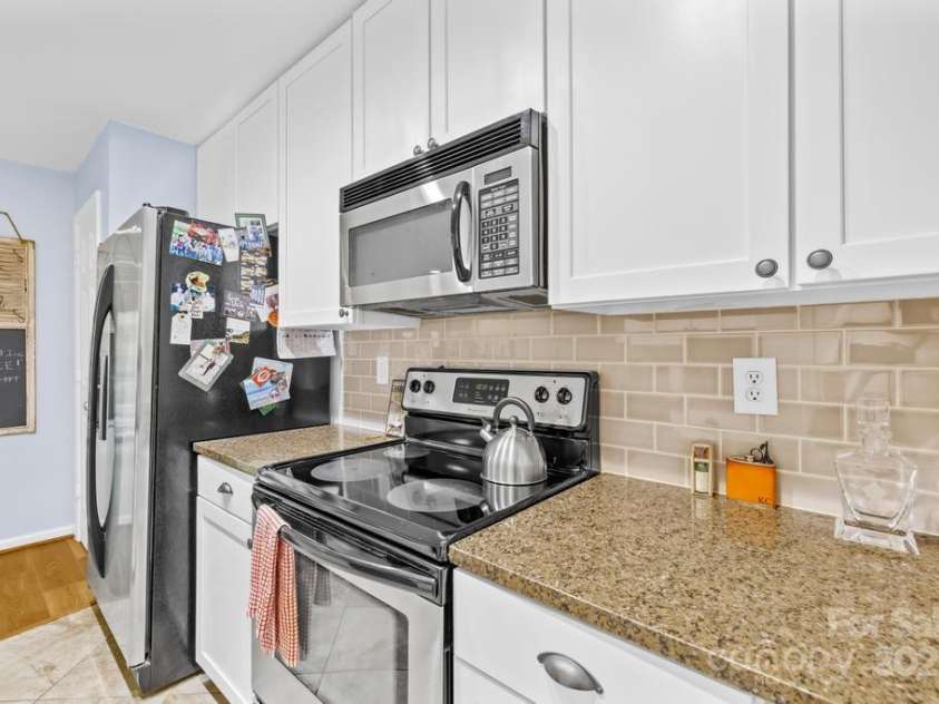 3721 Picasso Court, Charlotte, NC 28205.  MLS# CAR4281891, YatesRealty ID 26991. 