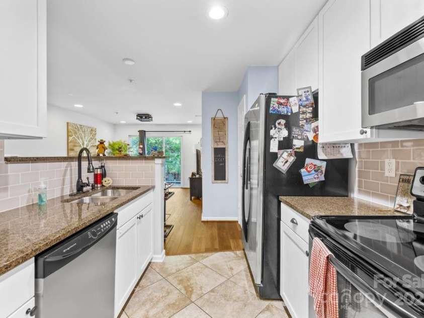 3721 Picasso Court, Charlotte, NC 28205.  MLS# CAR4281891, YatesRealty ID 26991. 