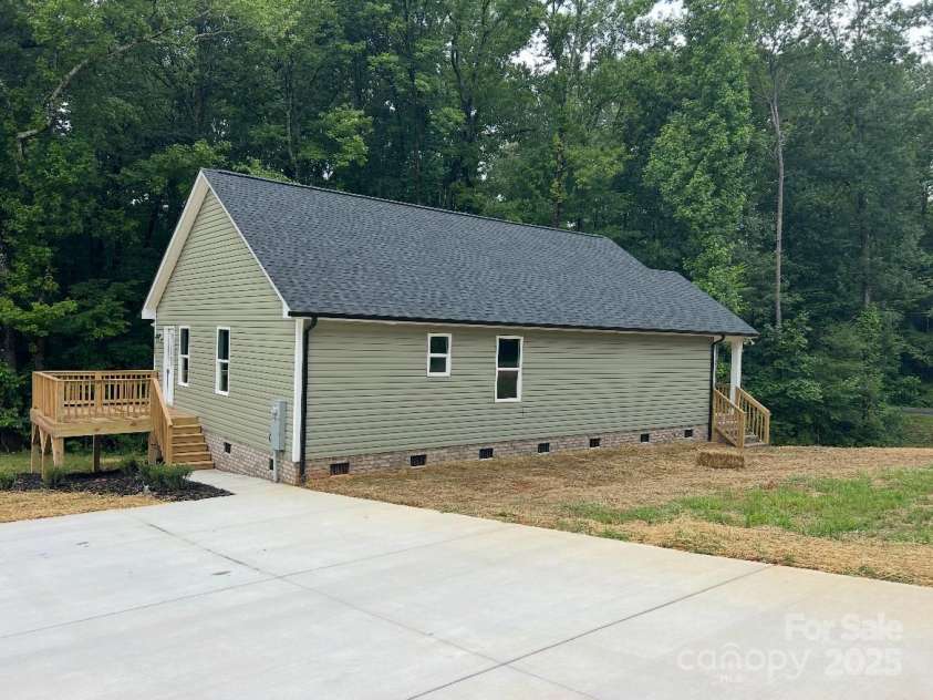 32967 Poplar Lane Road, Albemarle, NC 28001.  MLS# CAR4277472, YatesRealty ID 26992. 