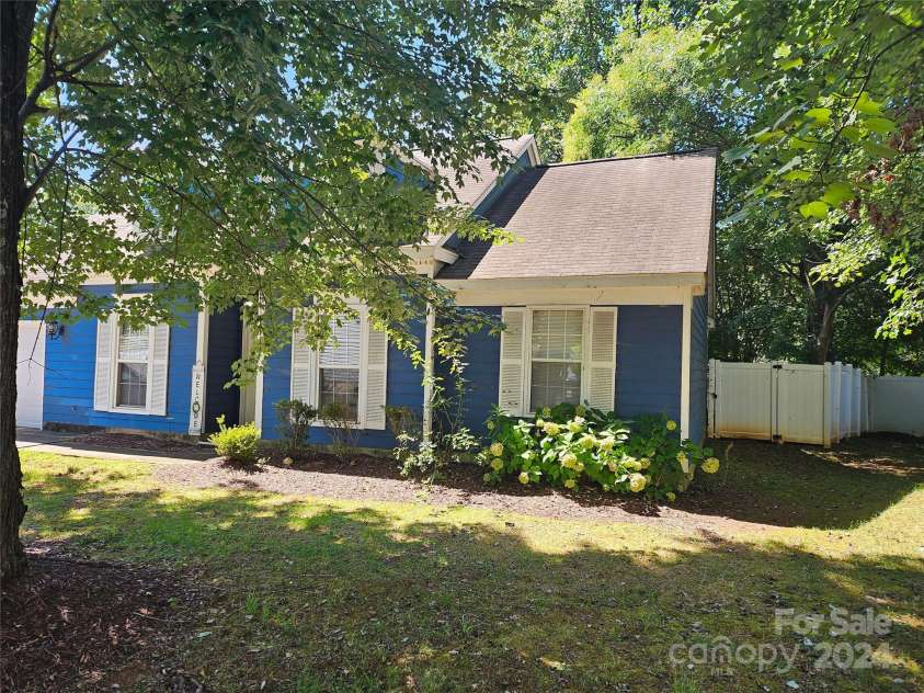 5720 Ebley Lane, Charlotte, NC 28227.  MLS# CAR4179653, YatesRealty ID 26993. 