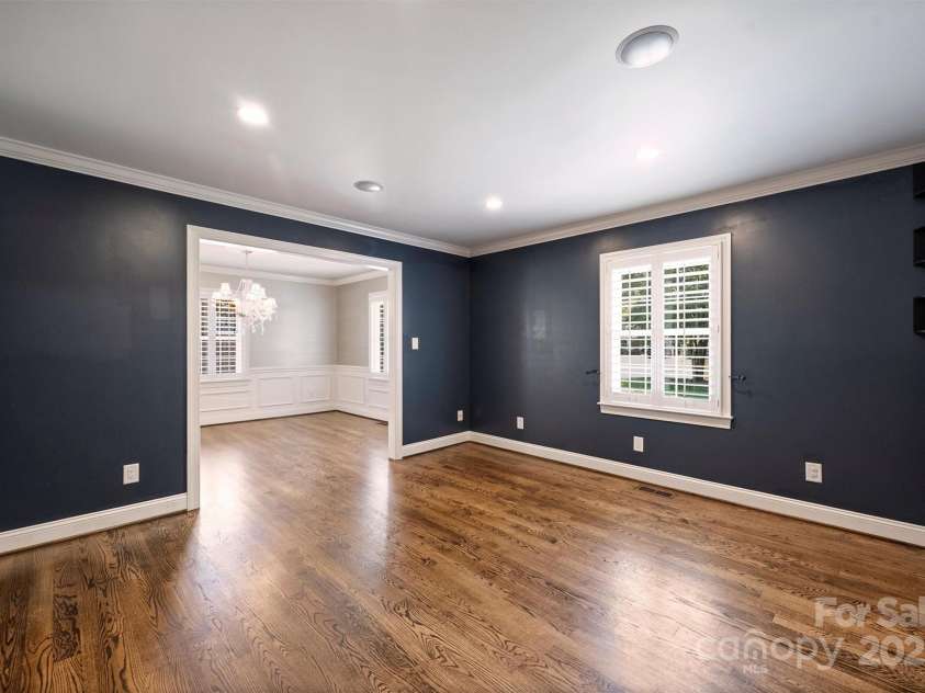 1008 Dumbarton Road, Gastonia, NC 28054.  MLS# CAR4275369, YatesRealty ID 26994. Another angle of the living room.