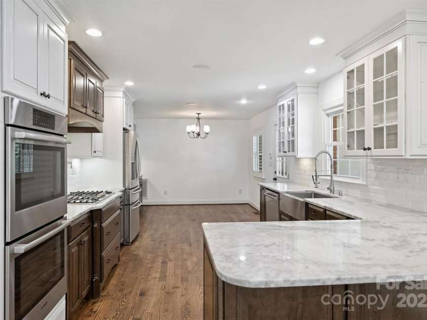 1008 Dumbarton Road, Gastonia, NC 28054.  MLS# CAR4275369, YatesRealty ID 26994. Dreamy gourmet kitchen with marble countertops, Bosch appliances, double ovens, stainless farmhouse sink and more!