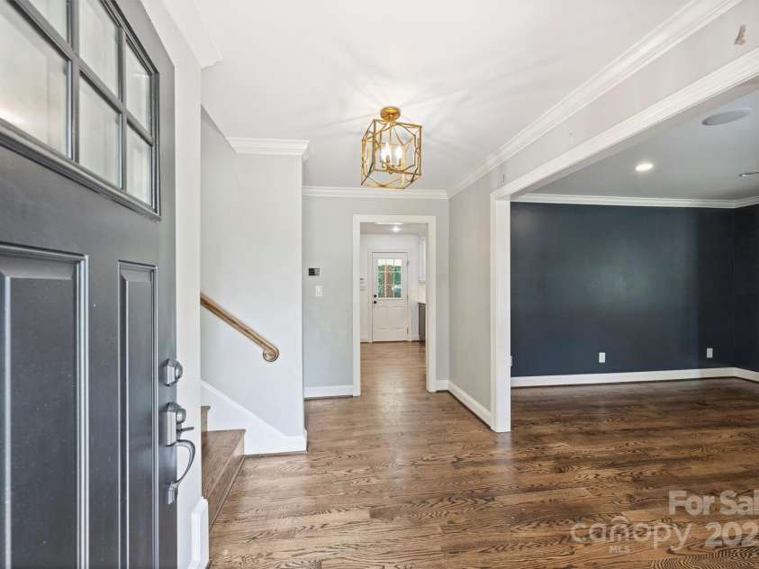 1008 Dumbarton Road, Gastonia, NC 28054.  MLS# CAR4275369, YatesRealty ID 26994. Gorgeous hardwood floors greet you upon entering!