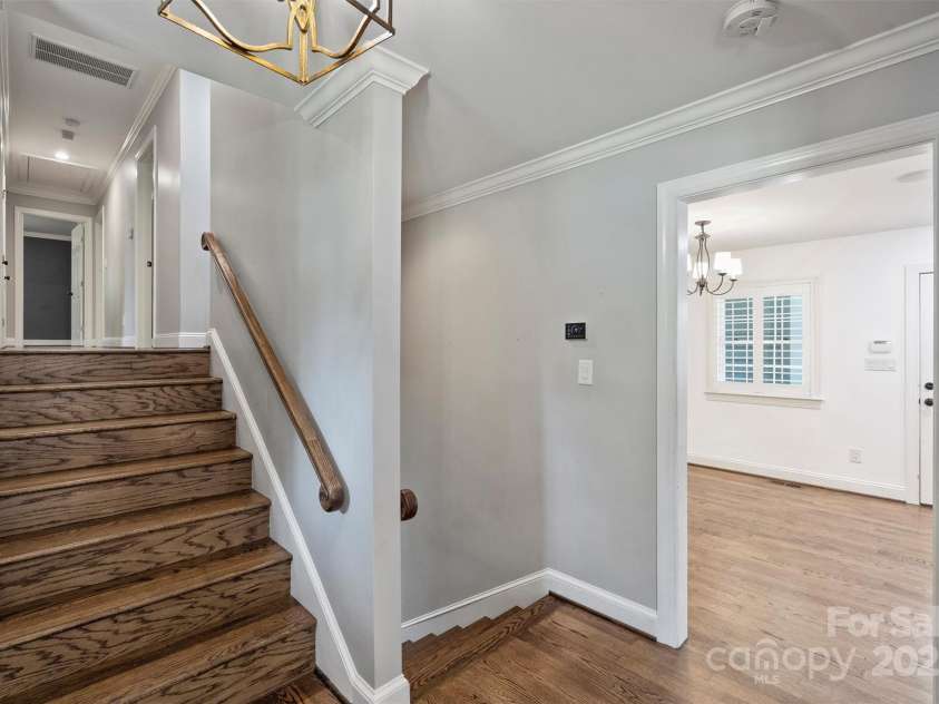 1008 Dumbarton Road, Gastonia, NC 28054.  MLS# CAR4275369, YatesRealty ID 26994. Great split level home with many options for entertaining!