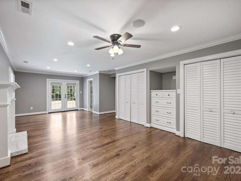 1008 Dumbarton Road, Gastonia, NC 28054.  MLS# CAR4275369, YatesRealty ID 26994. It even has built-ins!