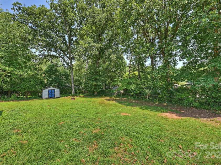1008 Dumbarton Road, Gastonia, NC 28054.  MLS# CAR4275369, YatesRealty ID 26994. Large, private  backyard and shed!