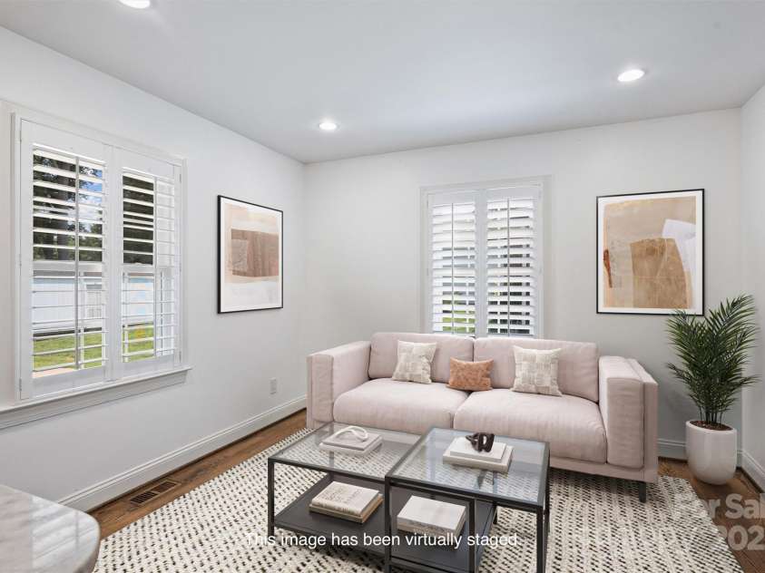 1008 Dumbarton Road, Gastonia, NC 28054.  MLS# CAR4275369, YatesRealty ID 26994. Lounge area/flex space off of the kitchen. Plantation shutters throughout!