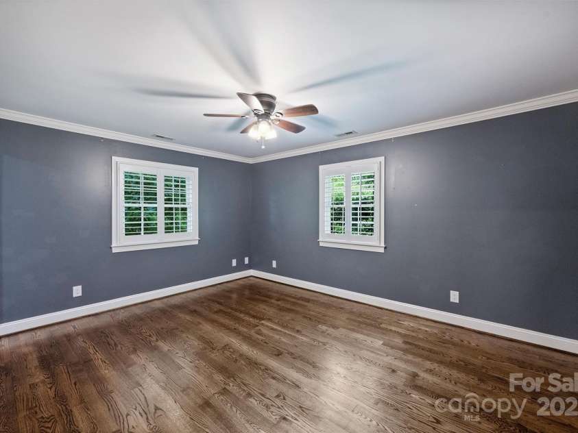 1008 Dumbarton Road, Gastonia, NC 28054.  MLS# CAR4275369, YatesRealty ID 26994. Second primary suite on the upper level.