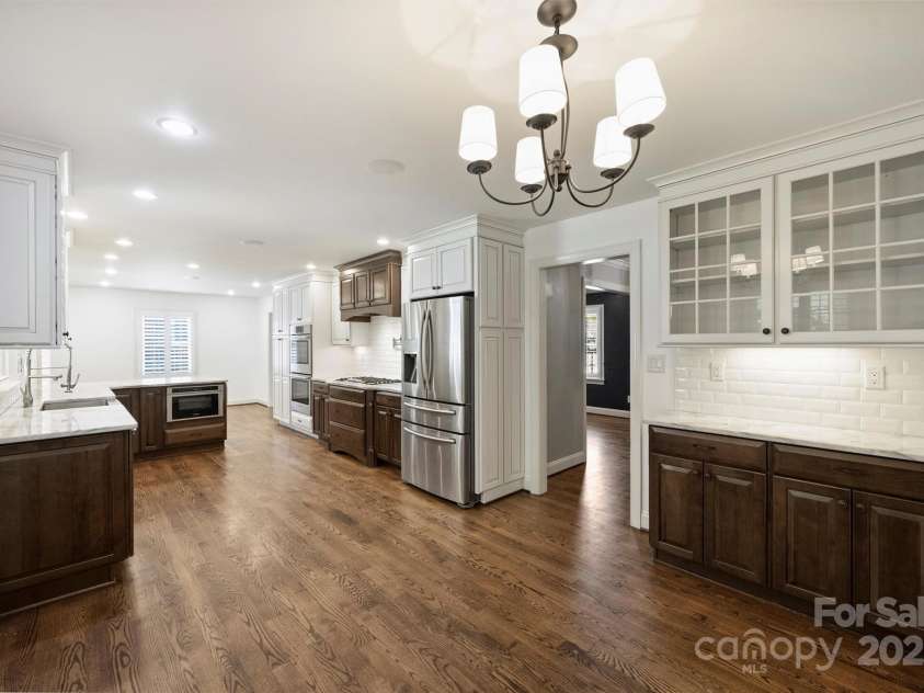 1008 Dumbarton Road, Gastonia, NC 28054.  MLS# CAR4275369, YatesRealty ID 26994. So many cabinets and even glass cabinets!