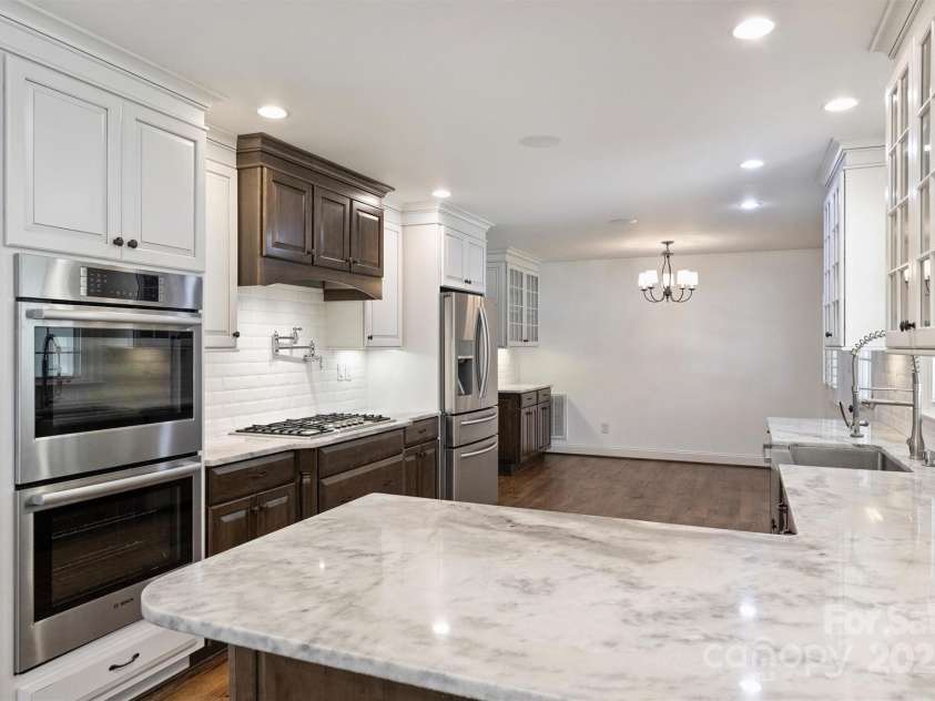 1008 Dumbarton Road, Gastonia, NC 28054.  MLS# CAR4275369, YatesRealty ID 26994. Soft close custom cabinetry, pot filler, under cabinet lighting and more!