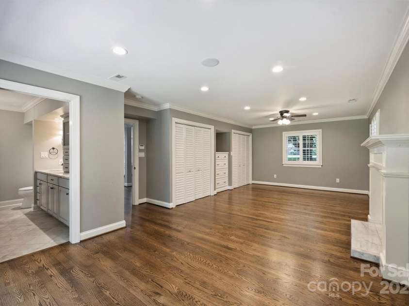 1008 Dumbarton Road, Gastonia, NC 28054.  MLS# CAR4275369, YatesRealty ID 26994. Such an awesome primary suite!