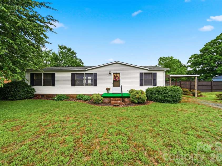 3617 Sulphur Springs Road, Hickory, NC 28601.  MLS# CAR4387397, YatesRealty ID 26995. 