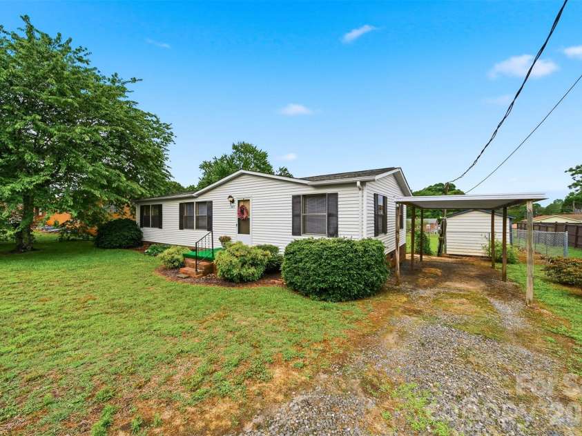 3617 Sulphur Springs Road, Hickory, NC 28601.  MLS# CAR4387397, YatesRealty ID 26995. 
