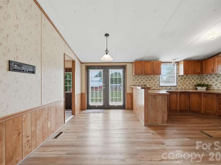 3617 Sulphur Springs Road, Hickory, NC 28601.  MLS# CAR4387397, YatesRealty ID 26995. 