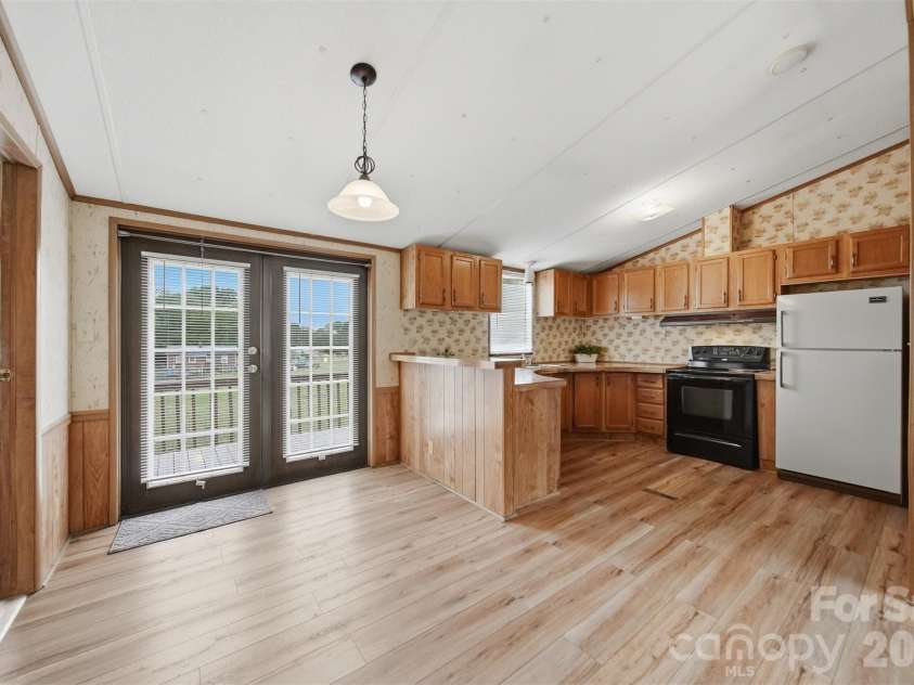 3617 Sulphur Springs Road, Hickory, NC 28601.  MLS# CAR4387397, YatesRealty ID 26995. 