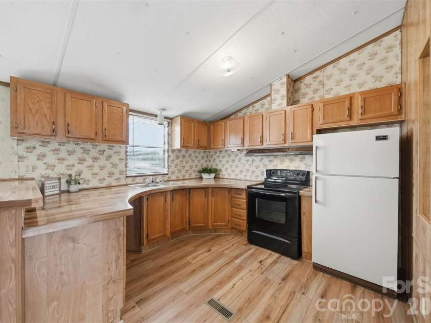 3617 Sulphur Springs Road, Hickory, NC 28601.  MLS# CAR4387397, YatesRealty ID 26995. 