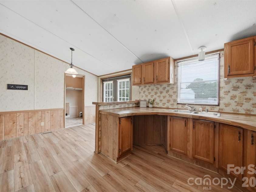 3617 Sulphur Springs Road, Hickory, NC 28601.  MLS# CAR4387397, YatesRealty ID 26995. 