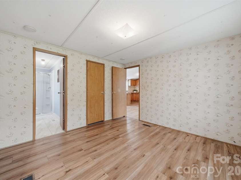 3617 Sulphur Springs Road, Hickory, NC 28601.  MLS# CAR4387397, YatesRealty ID 26995. 