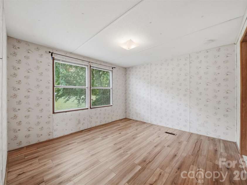 3617 Sulphur Springs Road, Hickory, NC 28601.  MLS# CAR4387397, YatesRealty ID 26995. 