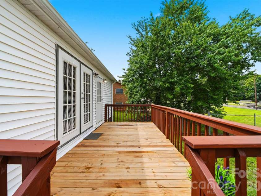 3617 Sulphur Springs Road, Hickory, NC 28601.  MLS# CAR4387397, YatesRealty ID 26995. 