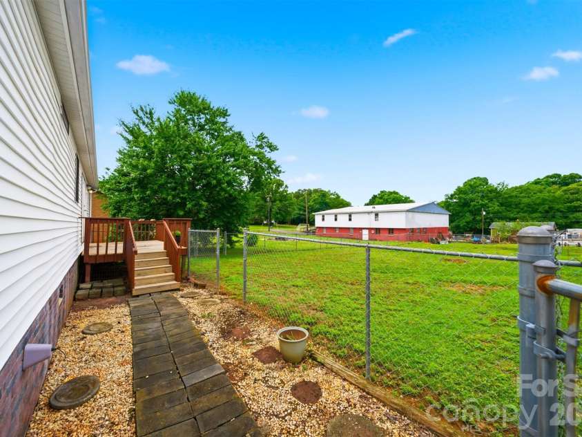 3617 Sulphur Springs Road, Hickory, NC 28601.  MLS# CAR4387397, YatesRealty ID 26995. 