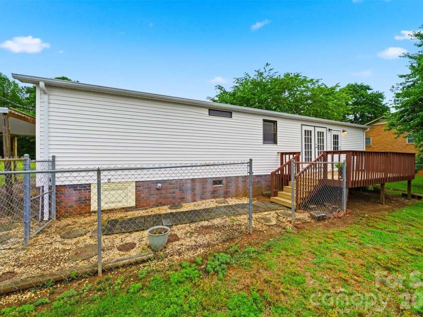 3617 Sulphur Springs Road, Hickory, NC 28601.  MLS# CAR4387397, YatesRealty ID 26995. 