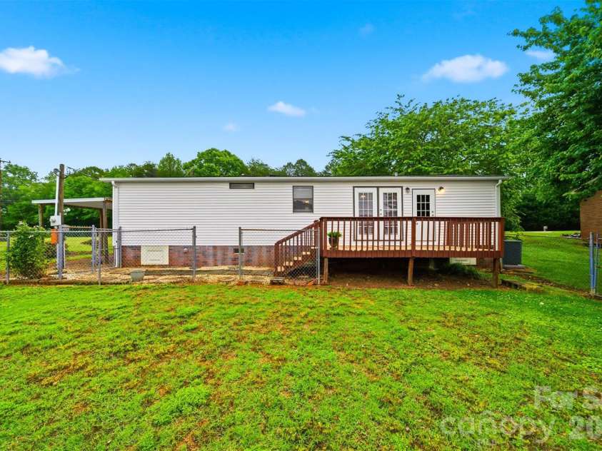3617 Sulphur Springs Road, Hickory, NC 28601.  MLS# CAR4387397, YatesRealty ID 26995. 