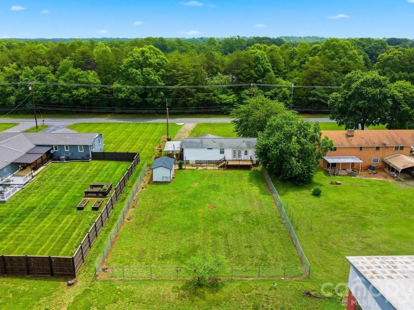3617 Sulphur Springs Road, Hickory, NC 28601.  MLS# CAR4387397, YatesRealty ID 26995. 