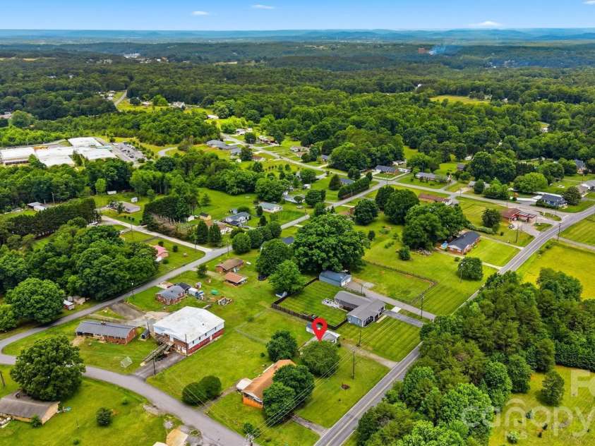 3617 Sulphur Springs Road, Hickory, NC 28601.  MLS# CAR4387397, YatesRealty ID 26995. 