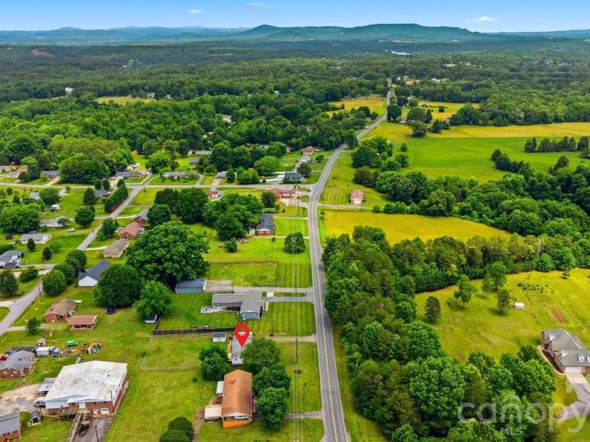 3617 Sulphur Springs Road, Hickory, NC 28601.  MLS# CAR4387397, YatesRealty ID 26995. 
