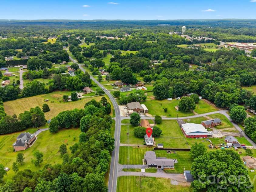 3617 Sulphur Springs Road, Hickory, NC 28601.  MLS# CAR4387397, YatesRealty ID 26995. 