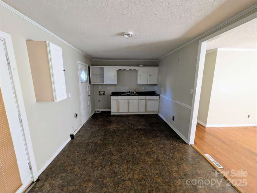 9401 Feldbank Drive, Charlotte, NC 28216.  MLS# CAR4280342, YatesRealty ID 26995. 