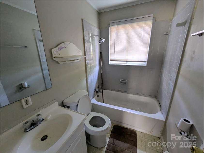 9401 Feldbank Drive, Charlotte, NC 28216.  MLS# CAR4280342, YatesRealty ID 26995. 