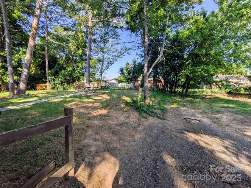9401 Feldbank Drive, Charlotte, NC 28216.  MLS# CAR4280342, YatesRealty ID 26995. 