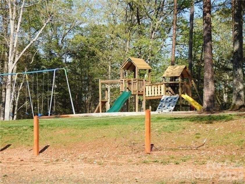317 Tamarind Drive, Troy, NC 27371.  MLS# CAR4388084, YatesRealty ID 26996. 