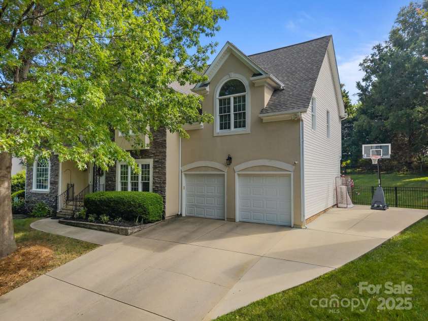 9038 Sandpiper Drive, Charlotte, NC 28277.  MLS# CAR4269770, YatesRealty ID 26997. 