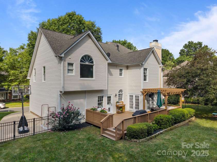 9038 Sandpiper Drive, Charlotte, NC 28277.  MLS# CAR4269770, YatesRealty ID 26997. 