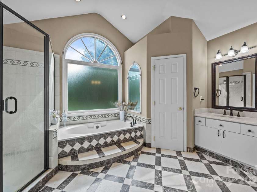 9038 Sandpiper Drive, Charlotte, NC 28277.  MLS# CAR4269770, YatesRealty ID 26997. 